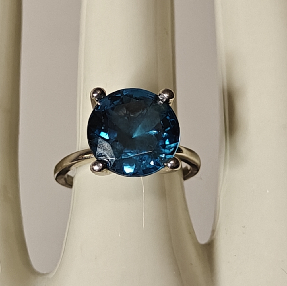Vintage 14K White Gold & Huge Synthetic Blue Topaz Ring